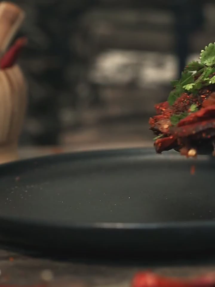 Load video: CUIHONG BAHARATLI DALDIRMA ACI TOZ BİBER (SPICY DIPPING CHILI POWDER) 翠宏麻辣蘸料 - 100G